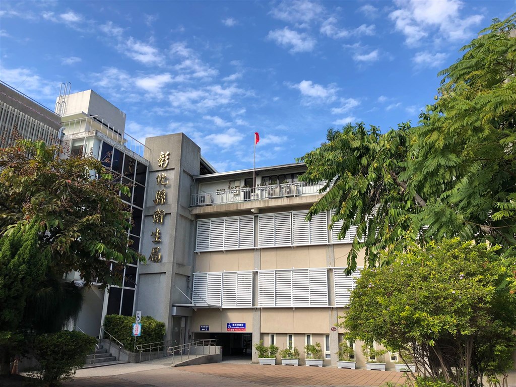 一名設籍彰化縣的男子,與第4例武漢肺炎搭同班機返台,卻未自主隔離且失聯,彰化縣衛生局30日表示,將裁處新台幣10萬元。(圖取自facebook.com/chshb.tw)