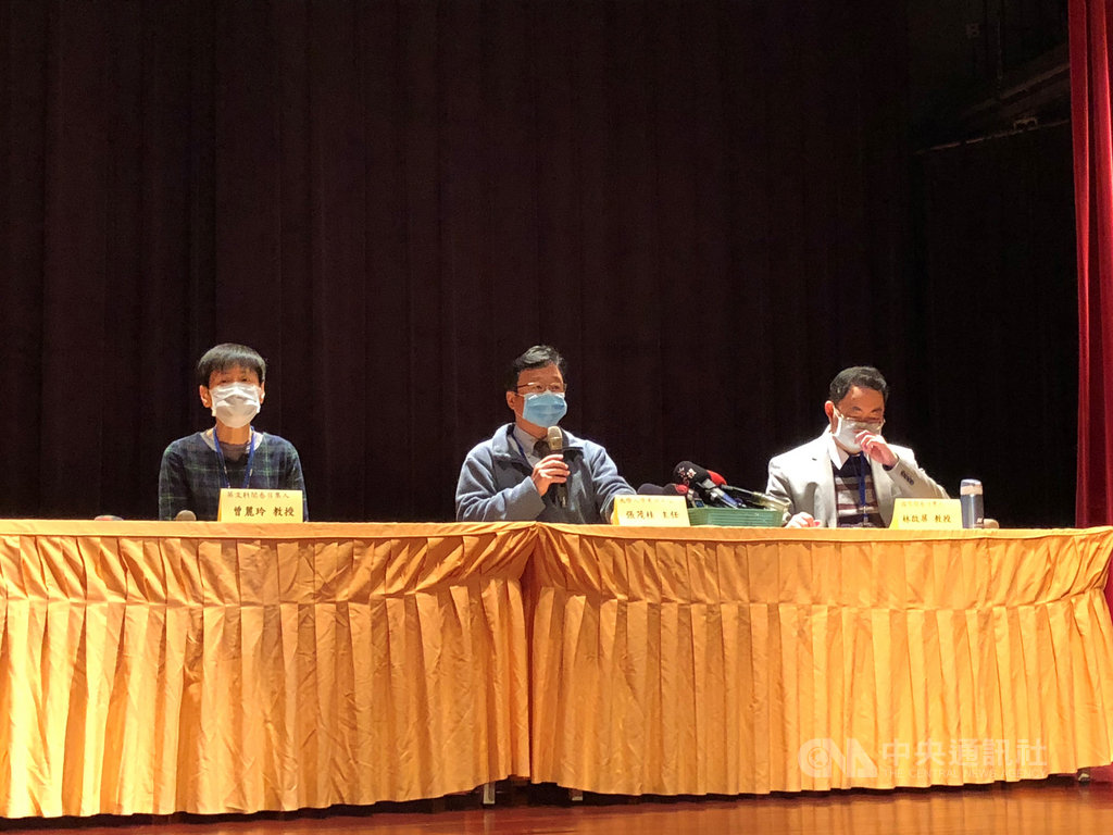 武漢肺炎疫情延燒,大考中心4日舉辦109學年度學科能力測驗非選擇題閱卷說明會,並說明閱卷防疫措施。中央社記者陳至中台北攝 109年2月4日