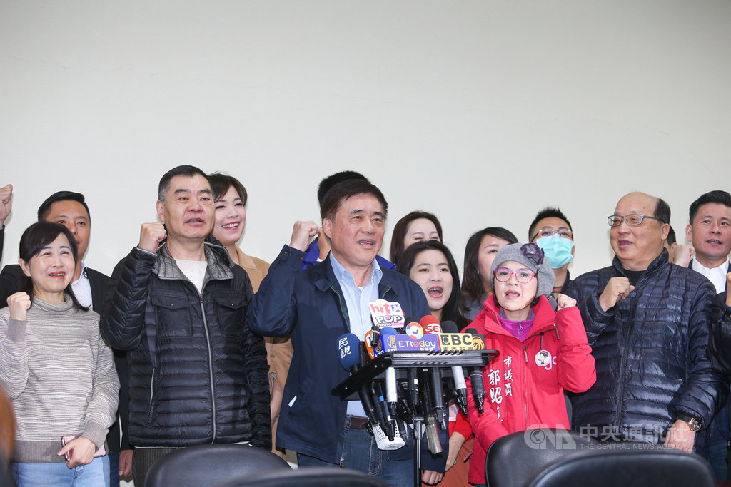 郝龍斌登記選國民黨主席 胡志強現身力挺