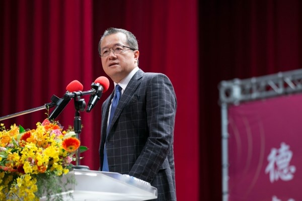 中天電視董事長兼總經理潘祖蔭傳請辭,將在月底卸任。圖為2018年潘祖蔭出席世新大學畢業典禮致詞的畫面。(圖取自世新大學網頁shu.edu.tw)