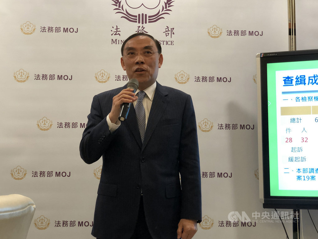 法務部長蔡清祥(圖)5日表示,囤積口罩及哄抬價格,已要求檢調從速從嚴偵辦,疫情假訊息查處部分,調查局至今有98件追查溯源中。中央社記者劉世怡攝 109年2月5日