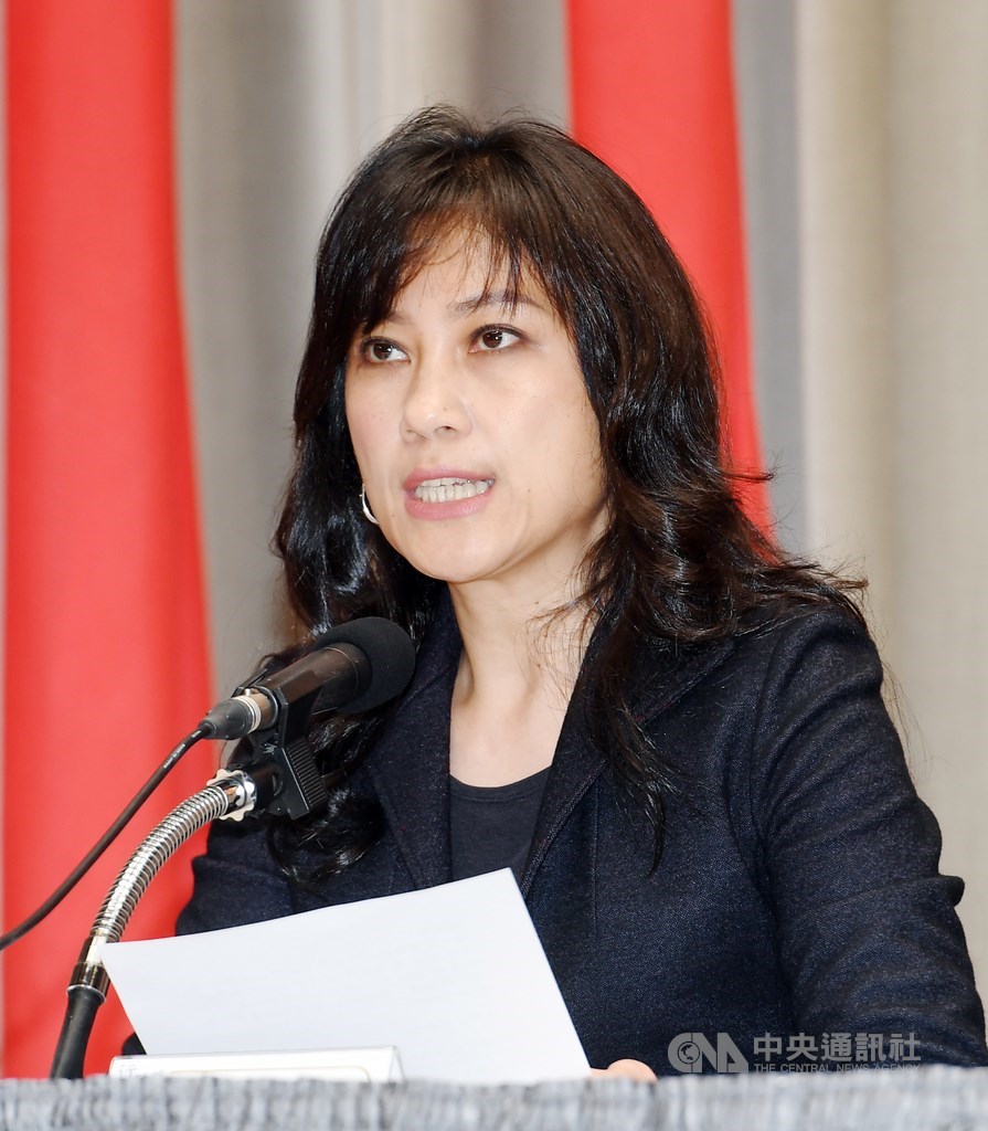 行政院發言人Kolas Yotaka(谷辣斯.尤達卡)(圖)6日在院會後記者會轉述,行政院長蘇貞昌上午在行政院會中,針對武漢肺炎台商包機回台的缺失,嚴正表示,整體事件「完全走樣,下不為例」。中央社記者施宗暉攝 109年2月6日