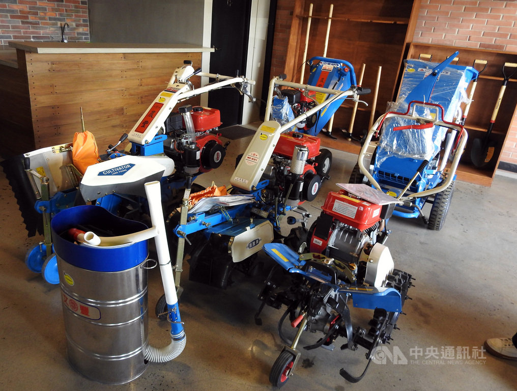 HARBEST AgriBusiness公司創辦人洪宗介是台灣女婿,也是在菲律賓推廣台灣農業技術重要推手。圖為洪宗介進口的台灣農業機械,攝於1月21日。中央社記者陳妍君菲律賓黎薩省攝 109年2月9日