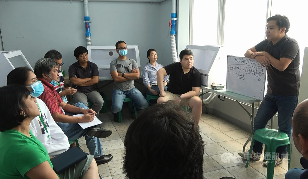 HARBEST AgriBusiness公司創辦人洪宗介是台灣女婿,他在菲律賓各省開設訓練課程,推廣台灣農業機具、資材和技術。圖為HARBEST AgriBusiness公司訓練課程,攝於1月31日。中央社記者陳妍君馬尼拉攝 109年2月9日