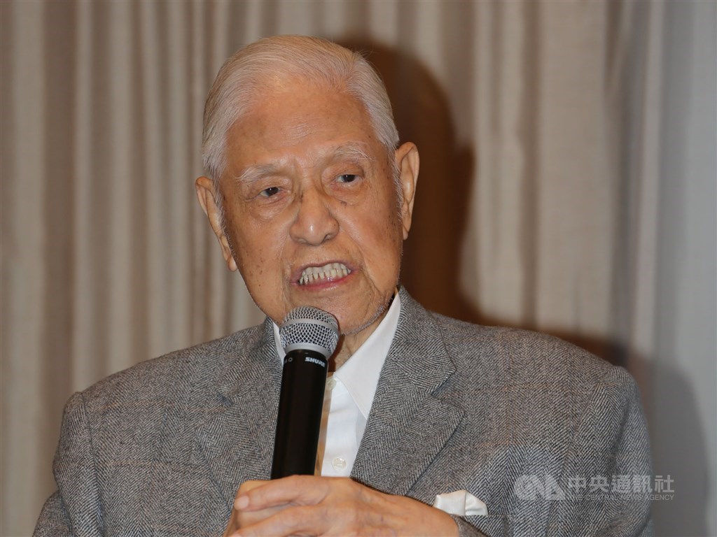 前總統李登輝辦公室主任王燕軍8日晚間表示,李登輝(圖)喝牛奶嗆到,送至台北榮總檢查。(中央社檔案照片)