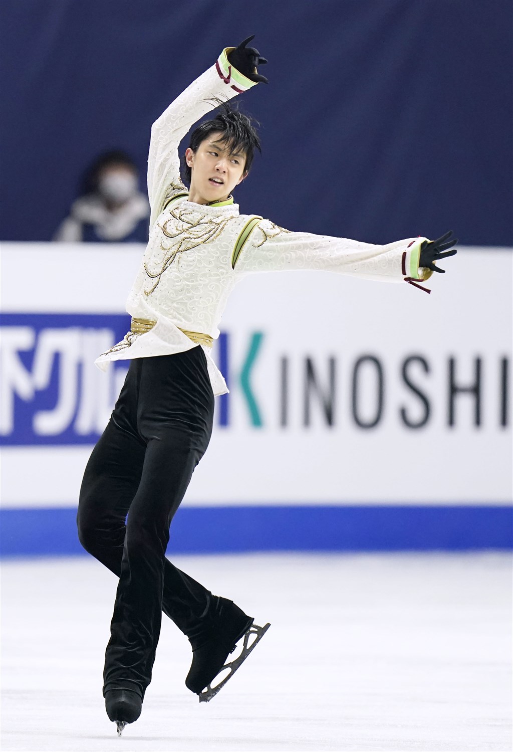 羽生結弦9日在四大洲花式滑冰錦標賽男子長曲項目以187.60分居首位。(共同社提供)