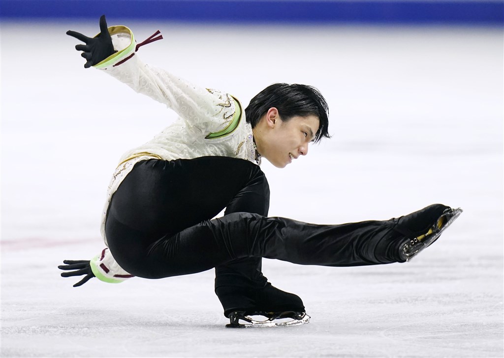 日本男子花式滑冰選手羽生結弦9日首度在四大洲花式滑冰錦標賽男子單人奪冠。(共同社提供)