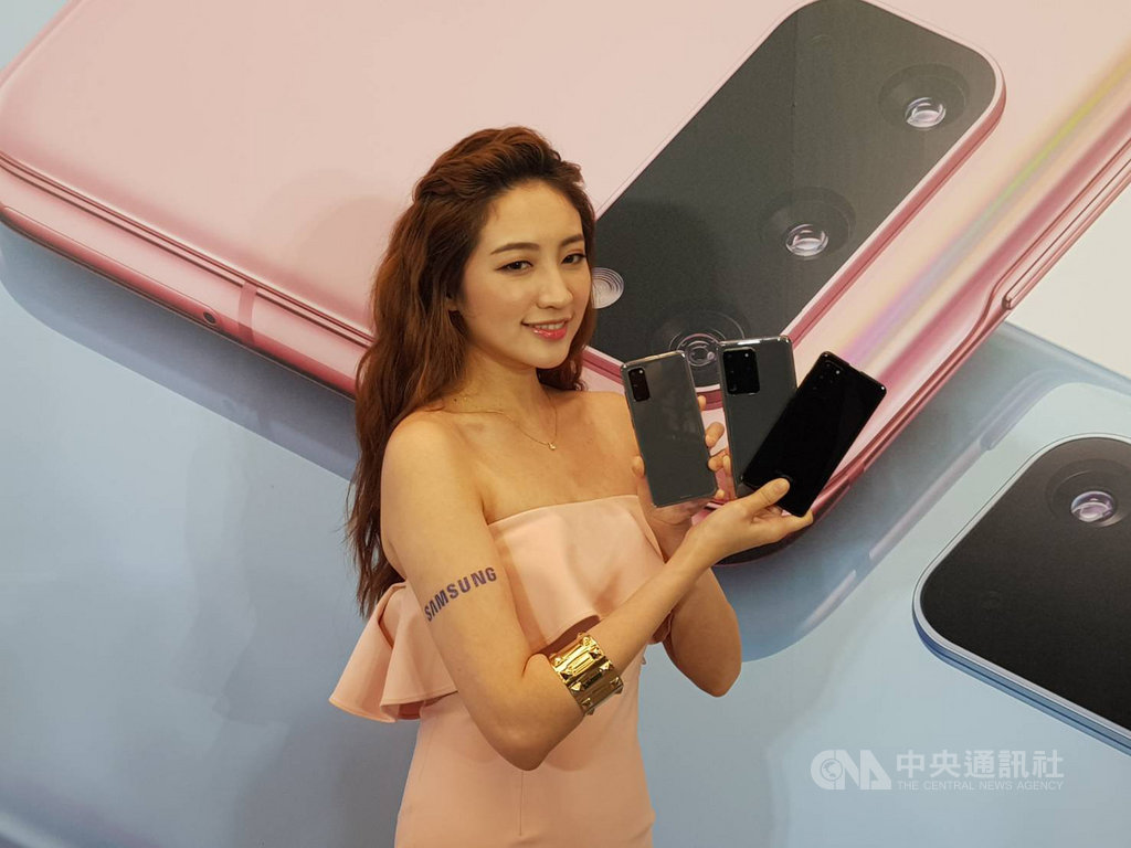 三星正式發表年度旗艦機Galaxy S20系列,包括Galaxy S20、Galaxy S20+和Galaxy S20 Ultra共3款新機,相機功能進化也受到市場矚目。中央社記者江明晏攝 109年2月12日