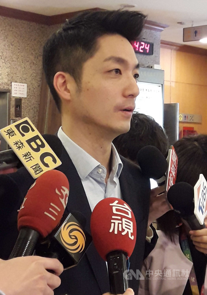 武漢肺炎防疫當下,國民黨應否暫緩黨主席補選,國民黨立委蔣萬安(圖)12日在立法院回應媒體聯訪時表示,疫情蔓延程度還不知道到什麼時候,希望依已公告的程序與作業儘快完成改選,讓國民黨進行改造工程。中央社記者范正祥攝 109年2月12日