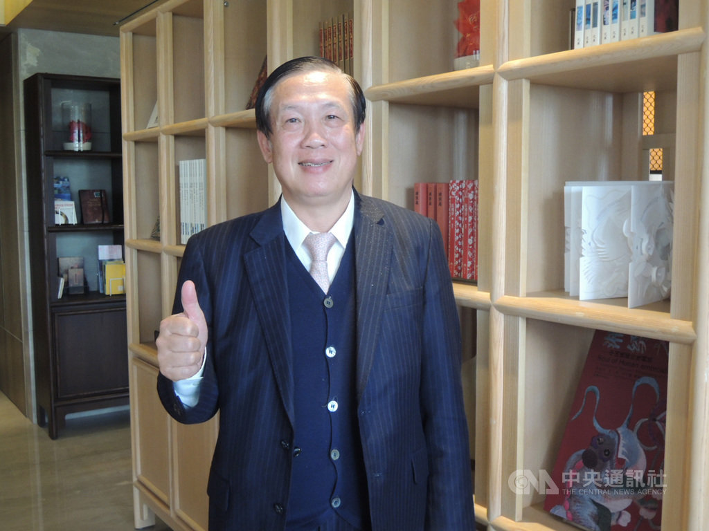 武漢肺炎疫情影響觀光旅遊業等,兼任中華民國全國商業總會理事長的鄉林集團董事長賴正鎰(圖)13日表示,對台灣防疫措施有信心,影響景氣及房地產有限。中央社記者郝雪卿攝 109年2月13日