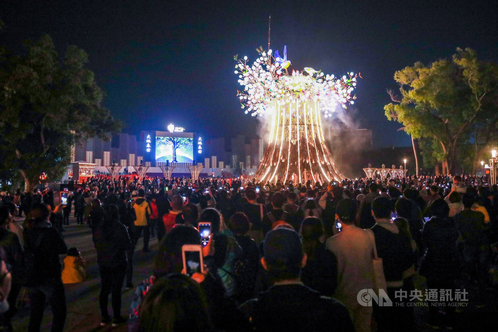 2020台灣燈會8日起在台中后里花博園區開幕,台中市政府13日指出,根據中華電信的大數據分析,台灣燈會總參觀人次已突破700萬。圖為后里園區主燈。(市府提供)中央社記者郝雪卿傳真 109年2月13日