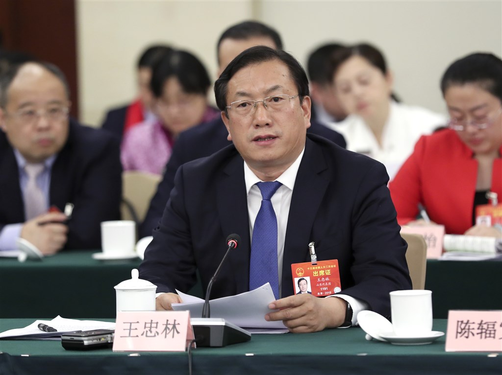 繼湖北省委書記蔣超良下台,中共當局13日宣佈,由山東濟南市委書記王忠林(前)取代馬國強,擔任湖北省委委員、常委和武漢市委書記。(中新社提供)