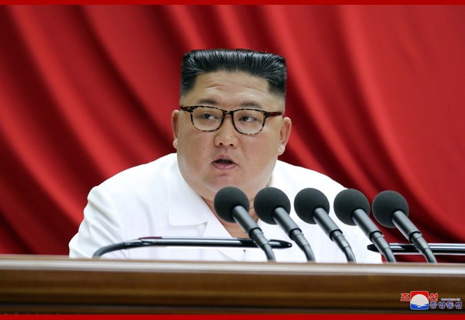 北韓領導人金正恩下令,若在隔離期間脫離指定場所,將被軍法處置。所有政府人員與住在北韓的外國人士,都必須無條件遵守隔離令。(圖取自北韓中央通信社網頁kcna.kp)