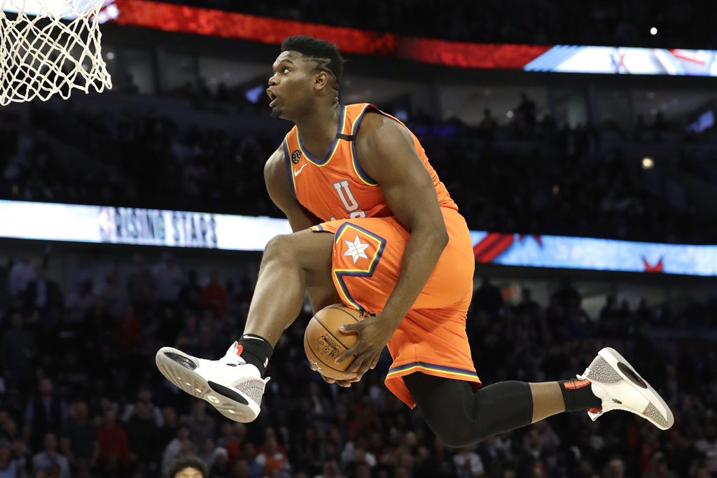 NBA明星賽系列活動的新秀挑戰賽,美國隊的威廉森頻頻演出強力灌籃轟炸籃框,最後克服半場落後逆境,以151比131擊敗世界隊。(美聯社)