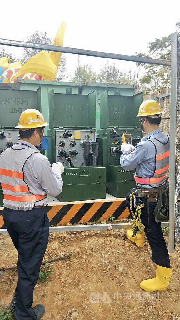 台電出動近2000人次、鋪設近3萬公尺高低壓電纜線路,確保活動順利進行,點亮元宵燈會。(台電提供)中央社記者蔡芃敏傳真 109年2月15日