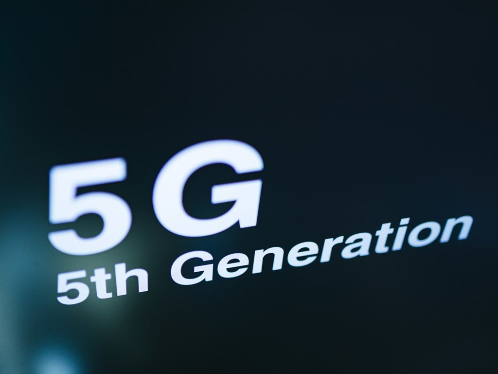 5G頻譜第二階段競標21日將登場,市場人士指出,業者對於頻譜位置協商仍未達共識,總標金恐怕會超過1500億元。(圖取自PAKUTASO圖庫)