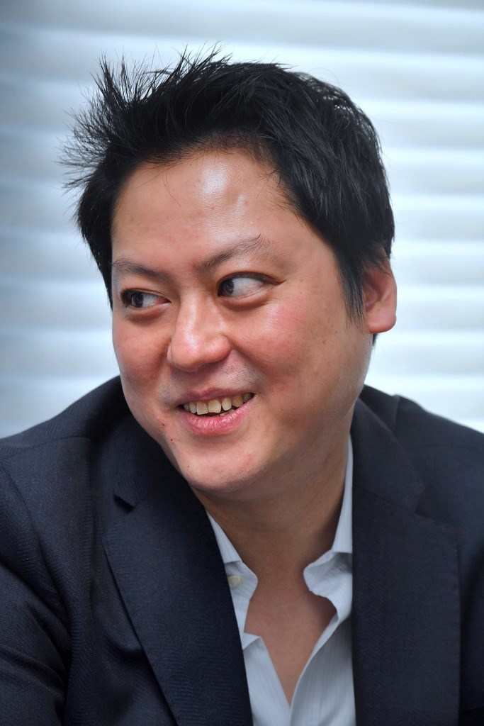 「時尚口罩」背後重要推手,來自於中衛第三代、營運長張德成。他表示,現在中衛設計團隊早已獲得肯定,外銷訂單不再是純粹接代工單,有日本客戶甚至希望中衛協助在包裝上提供設計服務。中央社記者王飛華攝 109年2月16日
