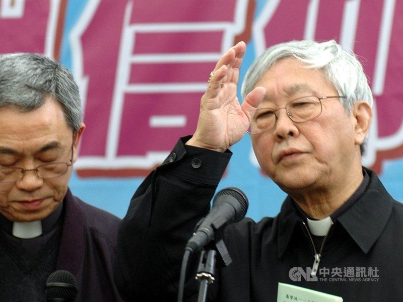 中梵外長14日首度會晤後,多家重要天主教媒體引述香港榮休樞機陳日君(右)的訪談指出,中國政府正變本加厲迫害教會,教廷不應替中國打壓宗教自由的行逕背書。(中央社檔案照片)