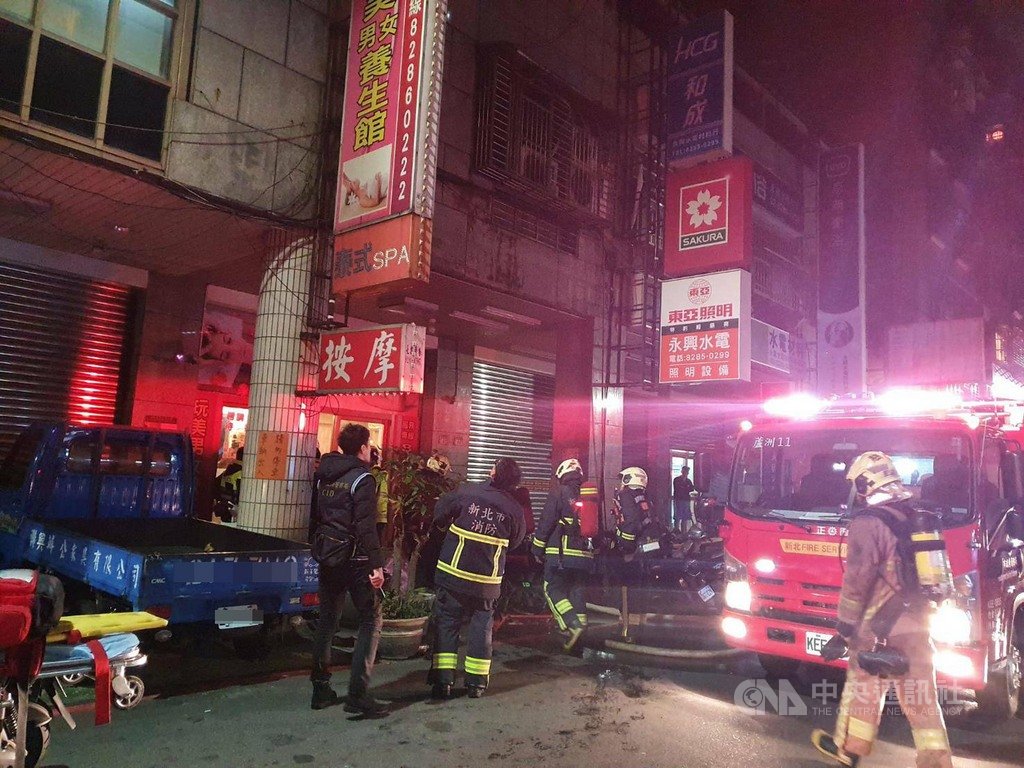 新北市蘆洲區中華路一間按摩養生館17日疑遭人縱火,造成一名越南籍黃姓女按摩師死亡。(翻攝照片)中央社記者王鴻國傳真 109年2月17日