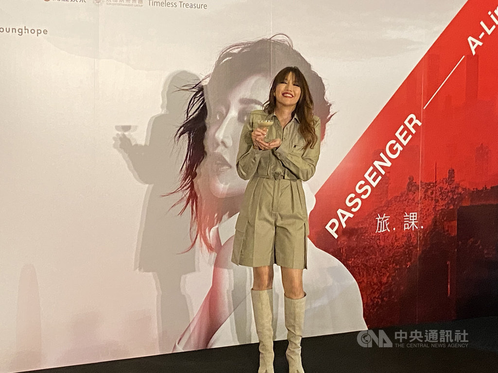 歌手A-Lin結束一連3天在台北小巨蛋「Passenger旅.課」台北站演唱會,她在慶功宴受訪時表示,演唱會結束總算可以大啖思念已久的美食。中央社記者陳秉弘攝 109年2月17日