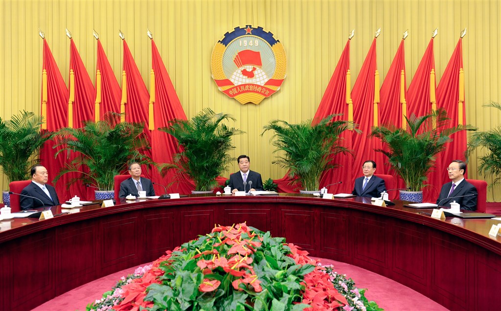 受武漢肺炎疫情影響,中國全國政協第13屆全國委員會第33次主席會議17日研究延後召開今年度的全國政協會議。圖為中國政協第11届全國委員會第41次主席會議。(檔案照片/中新社提供)