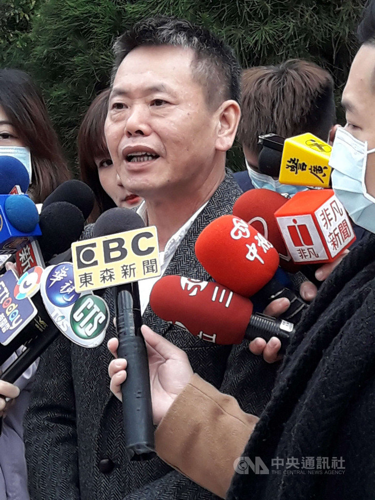 無黨籍立委傅崐萁恢復國民黨籍案,程序正當性引發黨內質疑。國民黨立法院黨團總召林為洲(圖)17日接受媒體聯訪時對此呼籲,尊重體制,秉公處理;不管是要卡某個人,或是要讓某個人趕快回來,不要因人設事。中央社記者范正祥攝 109年2月17日