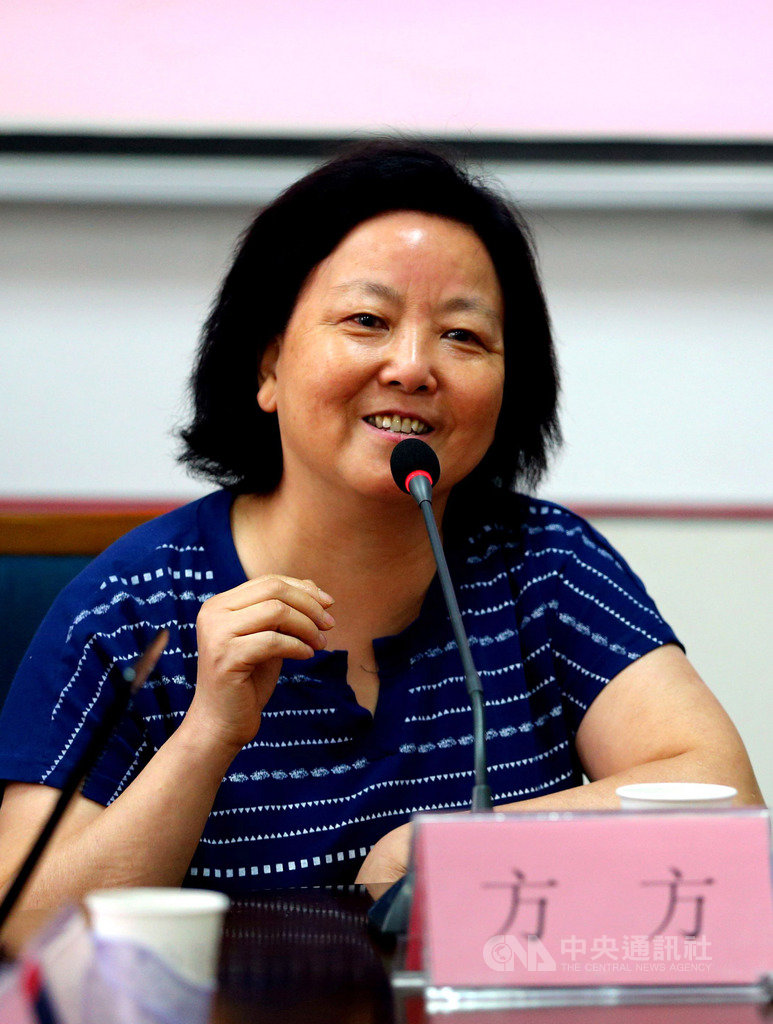 前湖北省作家協會主席、武漢作家方方在1月下旬武漢封城後,發布日記紀錄當地人民在疫情下的生活,被許多海內外網友轉發,但她也因此於2月初在社群平台微博遭到禁言。圖為資料照片。(中新社提供)中央社 109年2月17日