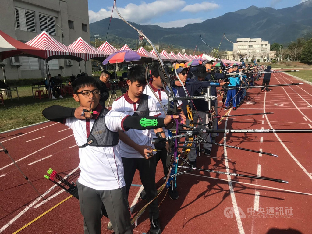 受武漢肺炎疫情影響,產業經濟均受衝擊,全國青年盃射箭錦標賽3月將在花蓮玉里登場,議員王燕美發起募款再回饋給來參賽者每人新台幣100元的消費券,僅限在玉里鎮消費使用,盼帶動商機。(王燕美提供)中央社記者李先鳳傳真 109年2月18日