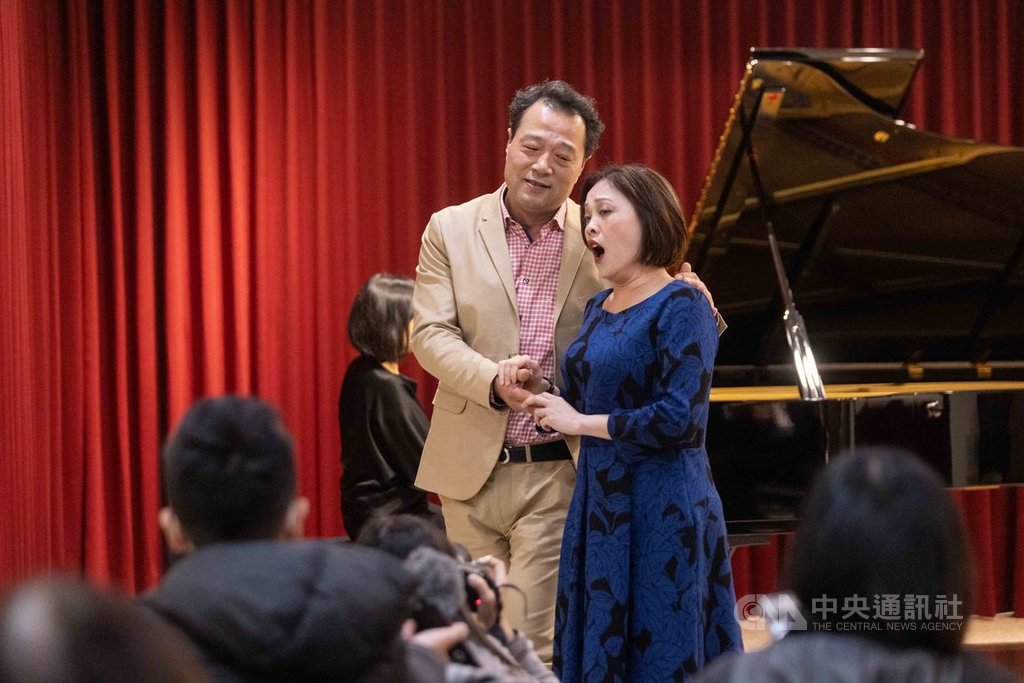 女高音林玲慧(右)與韓國男高音崔勝震(左)將攜手演出「大家都叫我咪咪」歌劇音樂會,演唱作曲家浦契尼多部歌劇中的詠嘆調與雙重唱。(雲門劇場提供)中央社記者趙靜瑜傳真 109年2月18日