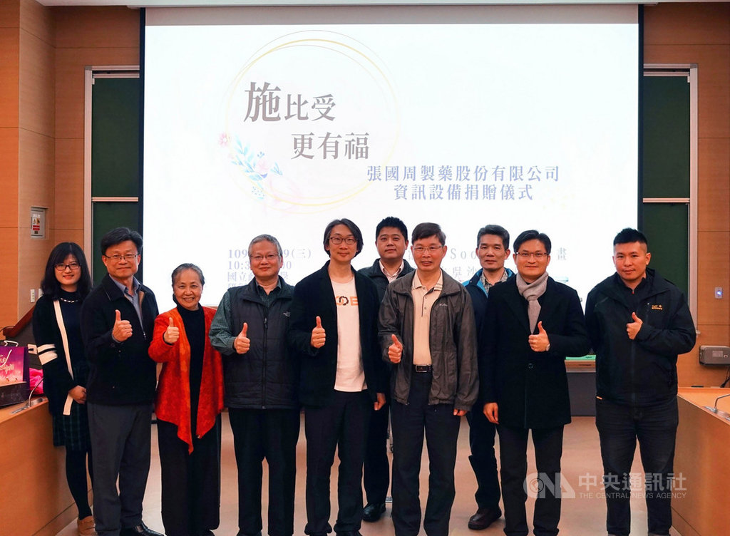 政治大學持續推動Soobi(施筆獸)計畫,今年獲民間企業張國周製藥股份有限公司支持並捐贈資訊設備,協助建構偏鄉教育數位學習環境。(政大提供)中央社記者許秩維傳真 109年2月19日