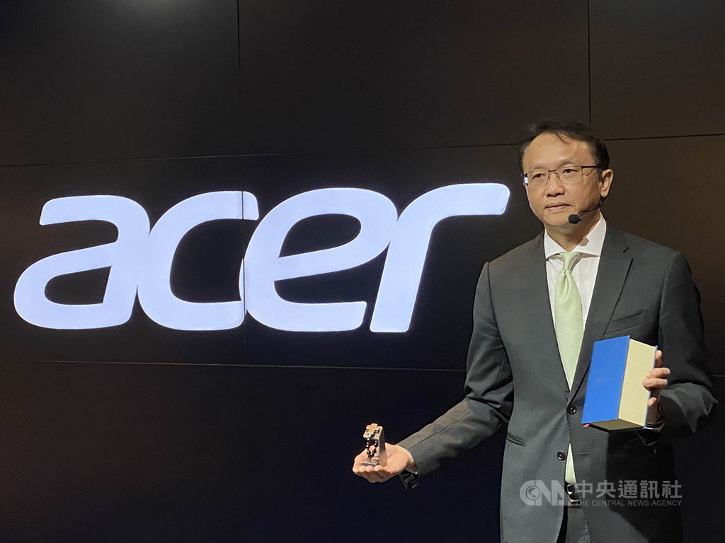 電腦品牌廠宏碁董事長陳俊聖20日受訪時說,受武漢肺炎疫情影響,組裝廠仍在持續提高復工率,宏碁已準備好成品及零組件庫存因應。中央社記者吳家豪攝 109年2月20日