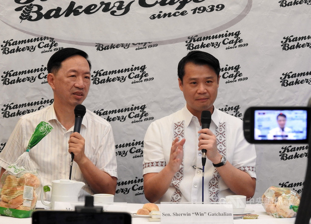 菲律賓華裔參議員張僑偉(右)20日說,近年來菲國博弈產業已發生巨大改變,若博弈業逃漏稅和犯罪情形未改善,必須考慮是否繼續允許博弈業在菲律賓營運。中央社記者陳妍君馬尼拉攝 109年2月20日