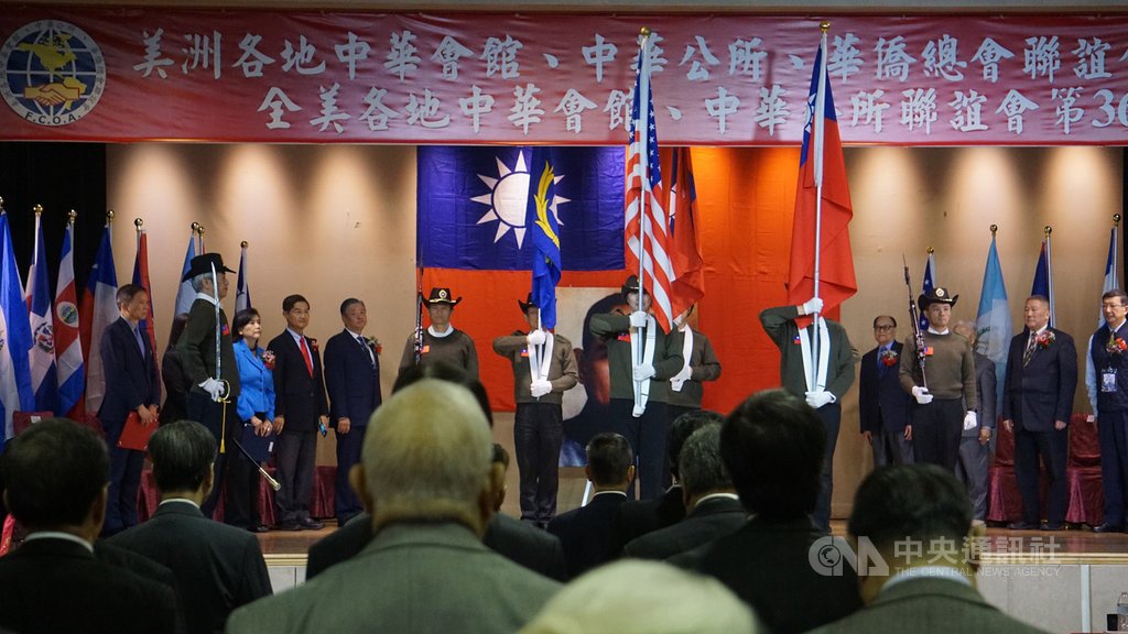 來自美國15個城市與加拿大、南美洲各國的傳統僑社19日在洛杉磯集會,重申支持中華民國的立場。中央社記者林宏翰洛杉磯攝 109年2月20日