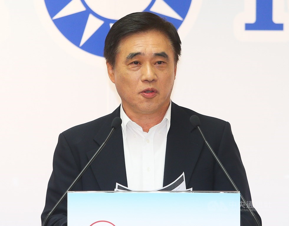 媒體詢問,立委吳斯懷恐成為綠營攻擊標的,國民黨主席候選人郝龍斌說,吳斯懷是國民黨立委,在立院獨立行使職權,表現可以讓社會公評,期盼吳斯懷為國民黨加分。(中央社檔案照片)