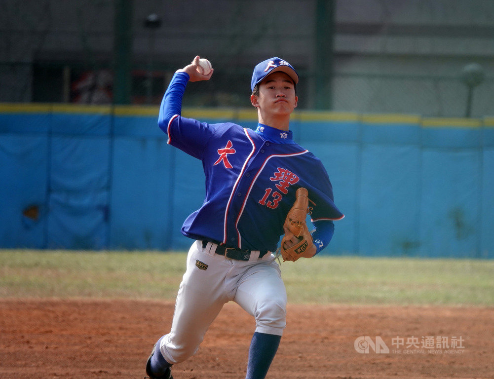 108學年度高中棒球聯賽(木棒組)第3階段16強賽登場,大理高中21日與南英商工交手,大理投手吳冠勳6局優質先發,助隊搶勝。中央社記者謝靜雯攝 109年2月21日