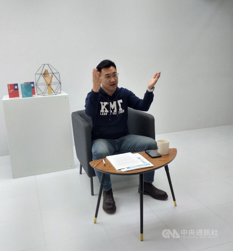 國民黨主席候選人江啟臣接受台北市議員YT頻道「戰神94強」專訪,談國民黨改革願景。中央社記者陳韻聿攝 109年2月21日