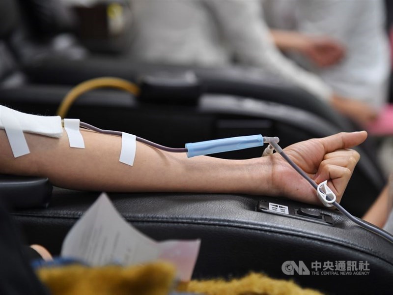 受到武漢肺炎衝擊,不僅民眾減少外出、許多捐血活動也喊卡,全台捐血量銳減15%。(中央社檔案照片)