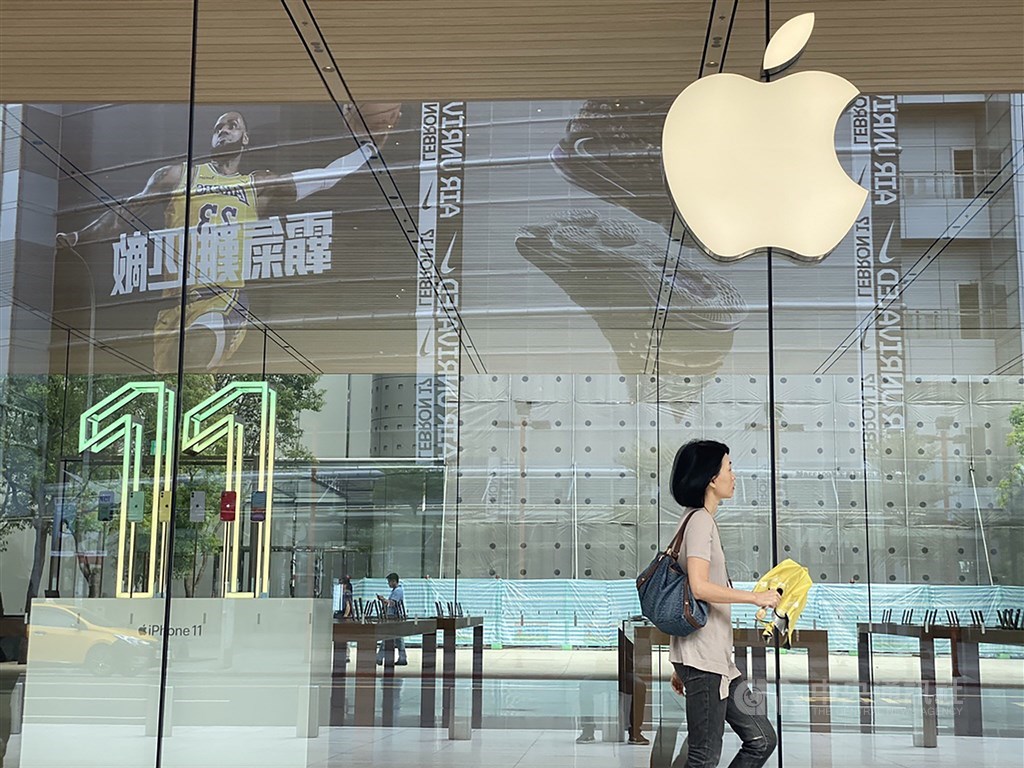 武漢肺炎疫情衝擊全球手機產業,蘋果已示警首季財測無法達標。因中國大陸部分城市封閉性管理,評估手機組裝業者2月營收恐受影響。(中央社檔案照片)