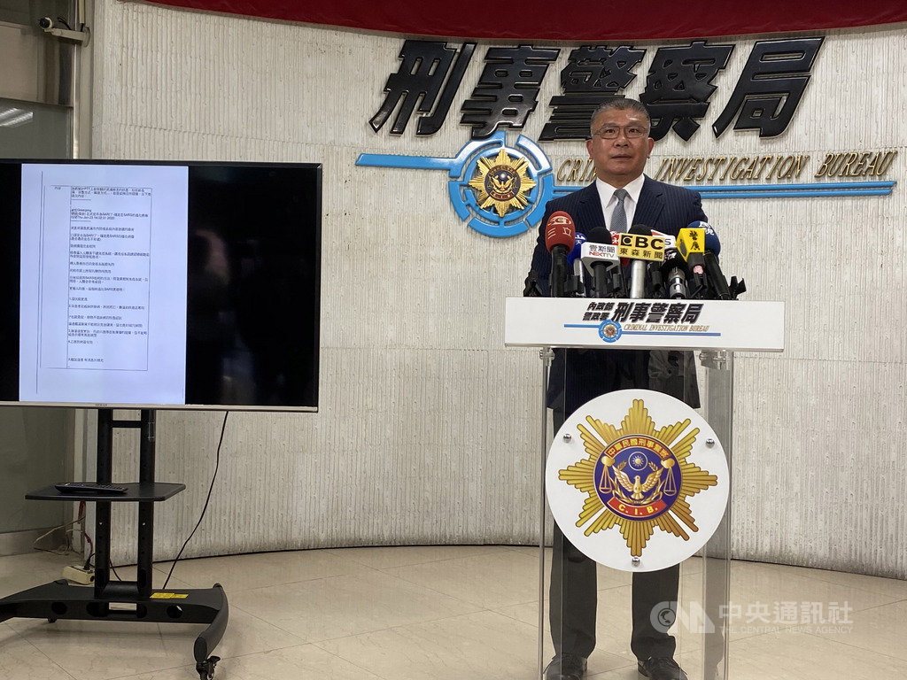 刑事局偵查第一大隊副大隊長許益祥(圖)24日表示,桃園郭姓男子日前接獲中國大陸網友網傳「武漢肺炎已經定名為SARI」假訊息,未經查證便發文至PTT網站,刑事局接獲通報,20日將他傳喚到案,並依違反社會秩序維護法送辦。中央社記者黃麗芸攝 109年2月24日