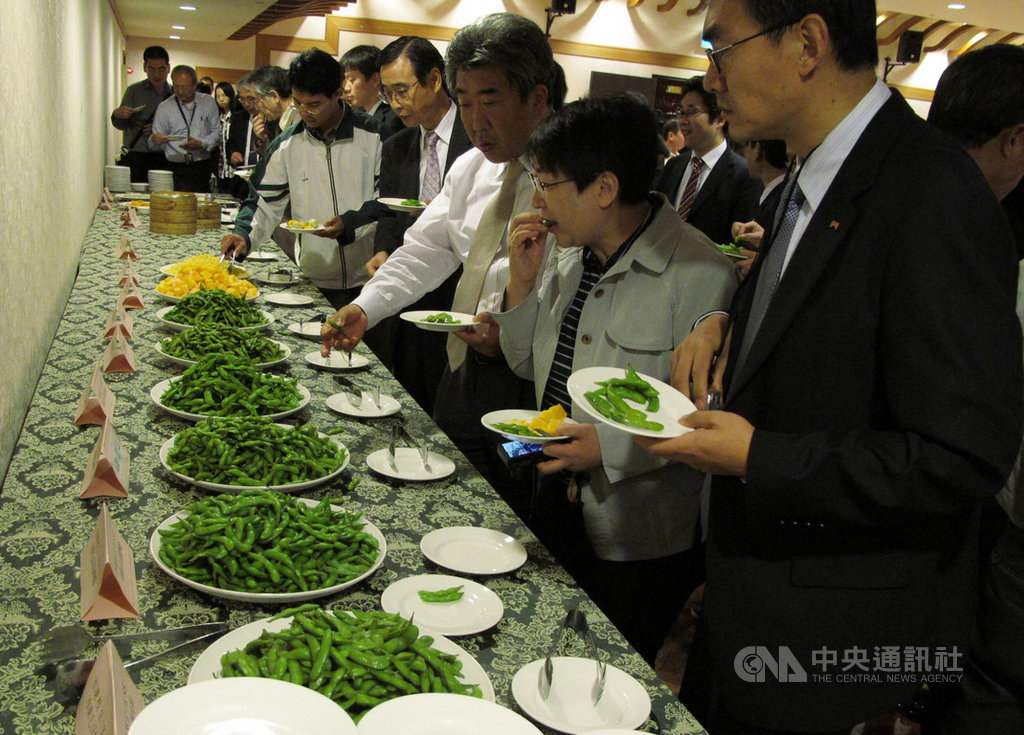 高雄區農業改良場24日指出,農委會積極爭取毛豆外銷訂單,已經連3年破8000萬美元,今年毛豆產品外銷邁入50週年,農委會將輔導業者力拚外銷,盼再創佳績。(高雄區農改場提供)中央社記者郭芷瑄傳真 109年2月24日