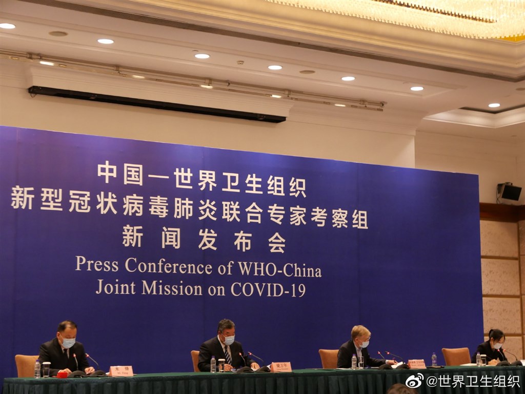 中國—世衛組織聯合專家考察組24日晚間在北京舉行記者會稱,武漢肺炎冠狀病毒以呼吸道飛沫與接觸為主要傳播途徑,且各年齡層均無免疫力。(圖取自世衛微博網頁weibo.cn)