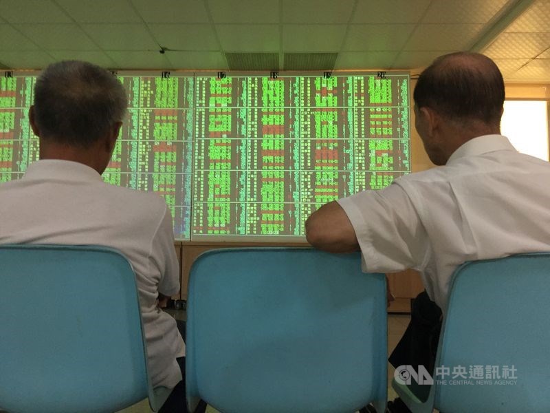 台北股市24日開低走低,收盤跌151.48點,為11534.87點,跌幅1.30%,成交金額新台幣1381.88億元。(中央社檔案照片)