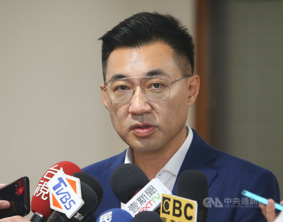國民黨主席補選正如火如荼進行,不少黨內青壯派站出來支持候選人江啟臣,他24日受訪表示,感謝大家對他的支持,不論是黨內支持他的人或是社會各界都認知到一件事,就是國民黨必須再起,必須大刀闊斧的改革。中央社記者謝佳璋攝 109年2月24日