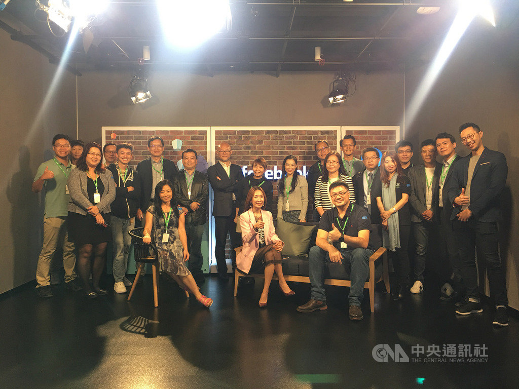 台灣網路暨電子商務產業發展協會(TiEA)呼籲國內各行各業利用武漢肺炎的防疫期間加速數位轉型,也期盼政府盡快針對網路暨電子商務新經濟型態制定國家級戰略。圖為TiEA第3屆理監事。(TiEA提供)中央社記者吳家豪傳真 109年2月25日