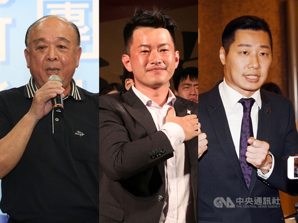 國民黨立委、退役中將吳斯懷(左)25因籤運不佳,確定無法進入立法院外交及國防委員會,台灣基進立委陳柏惟(中)、無黨籍立委林昶佐(右)則雙雙進入。(中央社檔案照片)