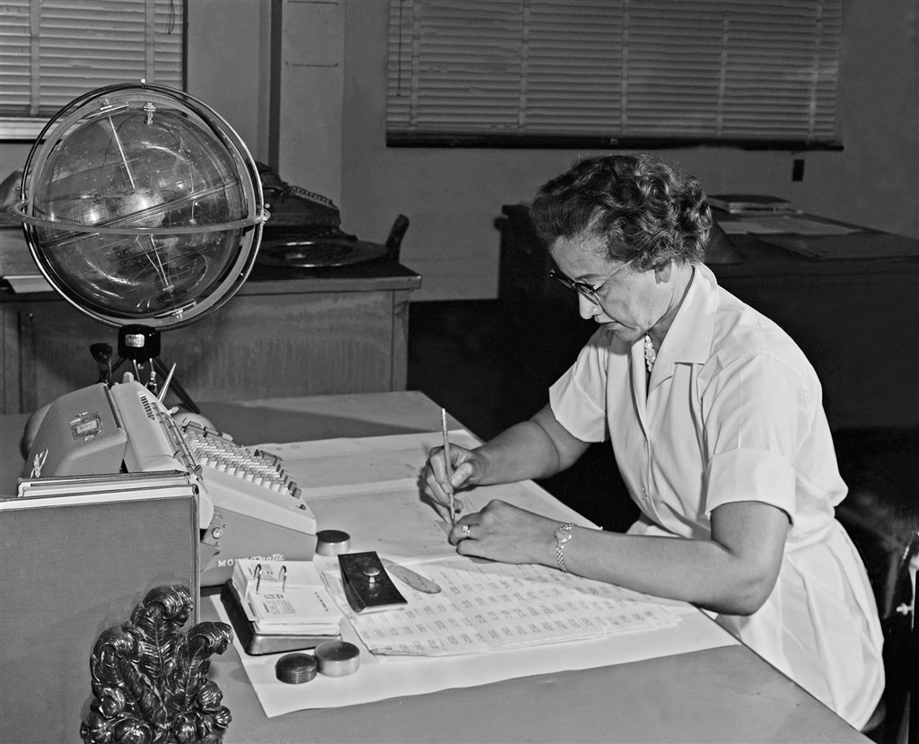 非裔女科學家凱薩琳.強森(Katherine Johnson)24日過世,享嵩壽101歲。(圖取自facebook.com/NASA)