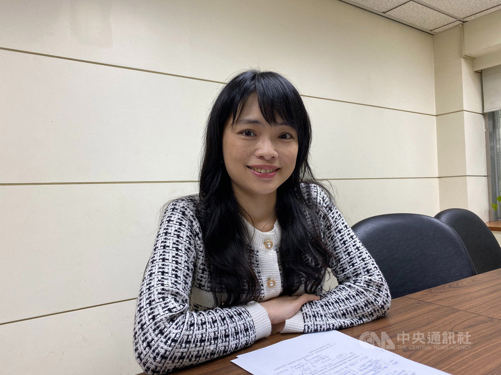 中華戰略前瞻協會研究員兼副秘書長盧宸緯表示,台灣青年赴陸發展以往看的是發展機會,但隨著意識形態影響,再加上多個外部因素讓大陸經濟紅利陷入不穩定,可能對台青赴陸發展意願產生影響。中央社記者賴言曦攝 109年2月26日