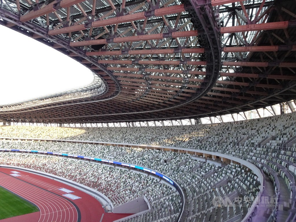 英國「電訊報」報導,國際奧林匹克委員會給予日本3個月時間化解2019年冠狀病毒疾病疫情危機。圖為2020年東京奧運主場館觀眾席。中央社記者楊明珠東京攝 108年12月15日