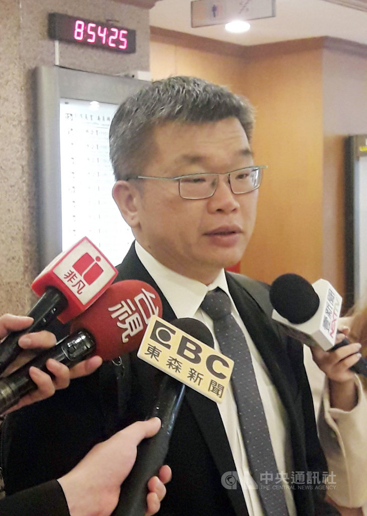 武漢肺炎疫情延燒,外界關注媽祖遶境活動。立法院副院長蔡其昌26日上午在立法院回應媒體聯訪時表示,防疫是科學也是專業,多聽專家意見是最好的決策方法。中央社記者范正祥攝 109年2月26日