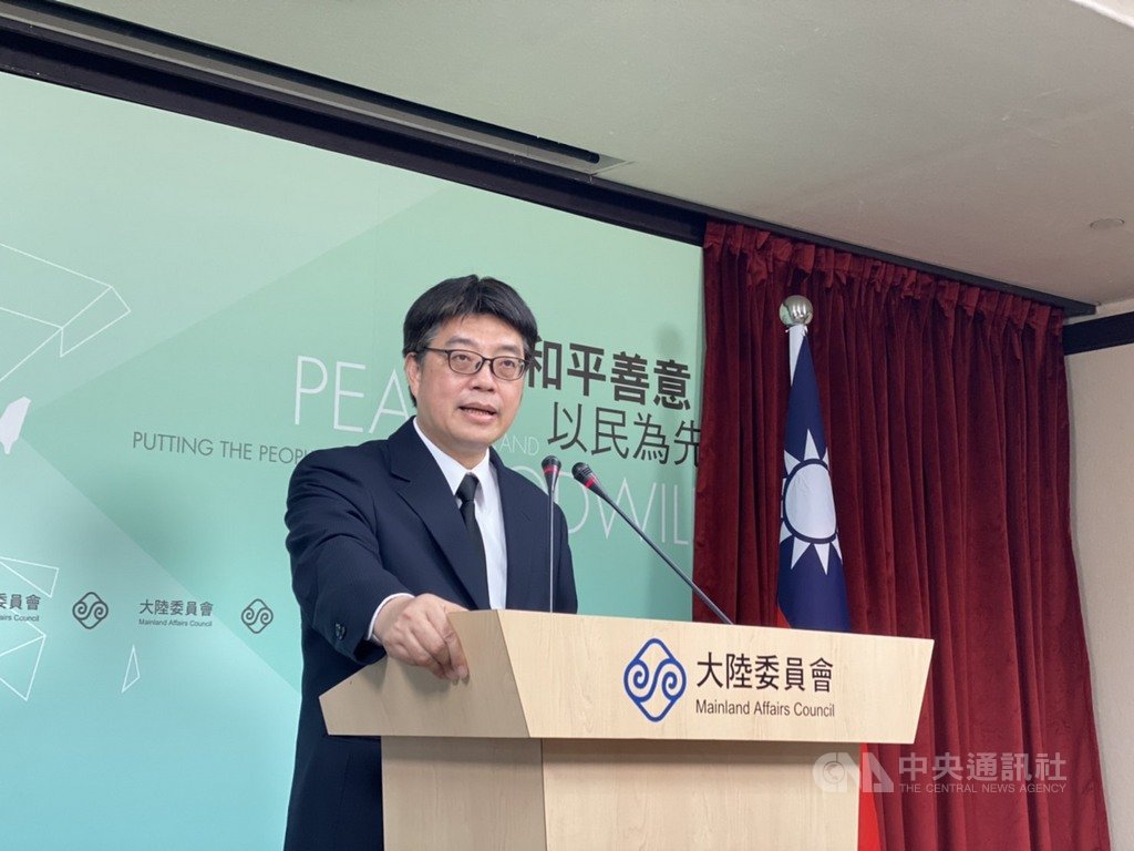 陸委會發言人邱垂正27日在例行記者會表示,滯陸國人如發生勞權相關問題,可洽各縣市勞動局。中央社記者賴言曦攝 109年2月27日